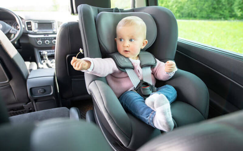 Maxi cosi axissfix clearance vs britax dualfix
